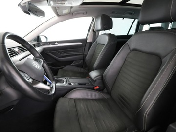 Volkswagen Passat B8 GTE Variant Facelifting 1.4 TSI Plug-In-Hybrid 218KM 2021 Volkswagen Passat 1.4GTE PHEV Automat Panorama, zdjęcie 12