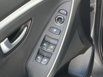 Hyundai i30 II Hatchback 3d 1.6 CRDi (HIGH)  128KM 2013 Hyundai i30 1.6 CRDI 128KM/Panorama, zdjęcie 14