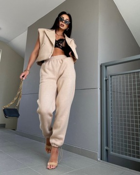 Комплект спортивного костюма La Milla, жилет, брюки бежевого цвета, универсальный размер.