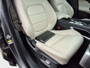 Jaguar F-Pace SUV 2.0 i4D 180KM 2018 Jaguar F-Pace Salon Polska ZadbanyKamera SkoryAlcantara 2.0 Diesel, zdjęcie 19
