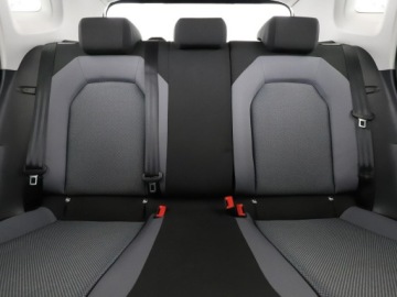 Seat Arona Crossover 1.0 EcoTSI 115KM 2018 Seat Arona klima auto (2 strefy) multifunkcja hak, zdjęcie 17