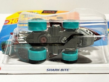 HOT WHEELS-SHARK BITE (B10)