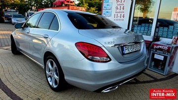 Mercedes Klasa C W205 2016 Mercedes-Benz Klasa C Mercedes-Benz C 300 4 MATIC 2.0 Benzyna 245KM, zdjęcie 2