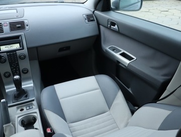 Volvo V50 2.0 TD 136KM 2004 Volvo V50 2.0 D, Klima, Klimatronic,ALU, El. szyby, zdjęcie 7