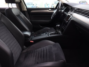 Volkswagen Passat B8 Limousine 2.0 TSI BlueMotion Technology 220KM 2017 VW Passat 2.0 TSI, Salon Polska, Serwis ASO, zdjęcie 8