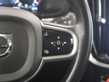 Volvo V60 II  Kombi 2.0 D4 190KM 2019 Volvo V60 D4 2.0, 187 KM, Automat, Skóra, Navi, zdjęcie 16