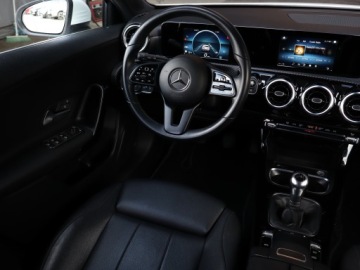 Mercedes Klasa A W177/V177 Hatchback 1.3 180 136KM 2018 Mercedes A A 180, Salon Polska, Skóra, Navi, zdjęcie 6