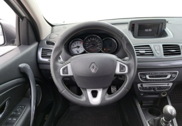 Renault Megane III Hatchback 2.0 dCi 160KM 2011 Renault Megane Renault Megane III GT Wersja Renault Sport Kubelki Duze, zdjęcie 19