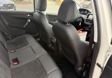 Peugeot 2008 I SUV Facelifting 1.2 PureTech 110KM 2017 Peugeot 2008 1.2 T NAVI Ledy Panorama dach 1.2 Benzyna 110KM, zdjęcie 11