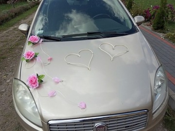 DS6 /C Ślubna dekoracja na samochód z płatkami róż