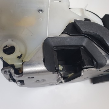 VZPĚRA/TLAKOVAČ ZÁMKU DVEŘE ZADNÍCH Z ZAJIŠTĚNÍM CADILLAC SRX/VOLT 12-16