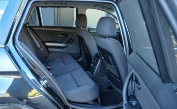 BMW Seria 3 E90-91-92-93 Coupe E92 325i 218KM 2006 BMW Seria 3 2,5 (218KM) Bezwypadkowy 2.5 Benzyna 218KM, zdjęcie 11