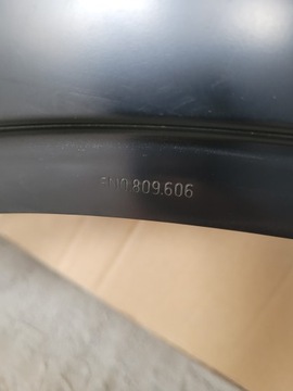 КРЫШКА БОКОВАЯ ПРАВАЯ VW TIGUAN I 5N0809606