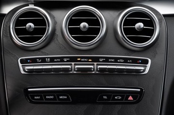 Mercedes Klasa C W205 Kabriolet Facelifting 1.5 200 184KM 2018 Mercedes-Benz Klasa C 200 4-Matic 9G-TRONIC Krajowy Bezwypadkowy, zdjęcie 24