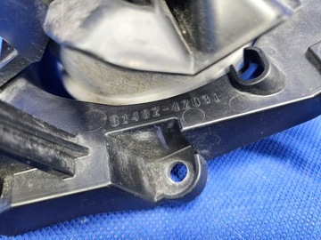 SUZUKI ACROSS HALOGEN LEVÝ PŘEDNÍ DRŽÁKY 81482-42031