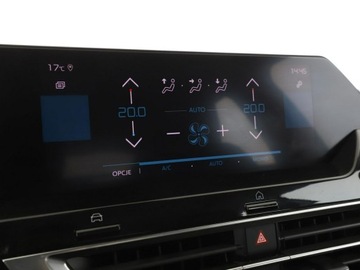 Citroen C4 III SUV 1.5 BlueHDi 110KM 2021 Citroen C4 Kamera, Navi, Aut.klima, Bluetooth, zdjęcie 24