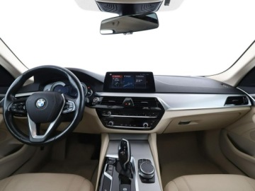 BMW Seria 5 G30-G31 Touring 520d 190KM 2018 BMW 520 4x4 automat pamorama full LED jasne skóry, zdjęcie 14