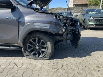 Toyota Hilux VIII Podwójna kabina Facelifting 2.8 D-4D 204KM 2023 Toyota Hilux Invincibl 4x4 Auto. Podgrz. Skóra, zdjęcie 4