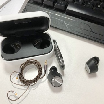 Кабель для наушников MMCX с посеребренным разъемом 3,5 мм.