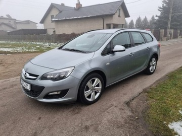 Opel Astra J Sports Tourer Facelifting 1.4 Turbo ECOTEC 120KM 2014 Opel Astra 1.4 Turbo / Navi / Alu 17 / Lift /