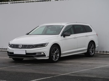 Volkswagen Passat B8 Variant 2.0 TDI BlueMotion SCR 150KM 2016 VW Passat 2.0 TDI, Salon Polska, Serwis ASO, zdjęcie 1