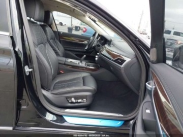BMW Seria 7 G70 2022 BMW Seria 7 2022r., 4x4, 4.4L 4.4 Benzyna 523KM, zdjęcie 8