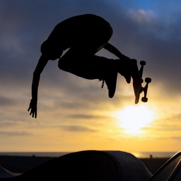 РЕГУЛИРУЕМЫЙ ВЕЛОСИПЕДНЫЙ ШЛЕМ ДЛЯ СКЕЙБОРДА, СКУТЕРА, РОЛИКОВ R.S. 48-54 СМ.