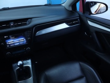 Toyota Avensis III Wagon Facelifting 2015 2.0 D-4D 143KM 2018 Toyota Avensis 2.0 D-4D, Salon Polska, Skóra, zdjęcie 7