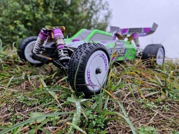 SAMOCHÓD ZDALNIE STEROWNY NA PILOTA RC WLTOYS 104002 1:10 4WD 2,4GHZ 60KM/h