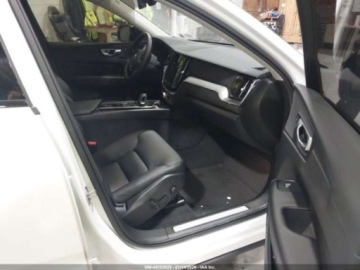 Volvo XC60 II 2024 Volvo XC 60 2024 VOLVO XC60 B5 CORE DARK THEME 2.0 Benzyna 247KM, zdjęcie 17