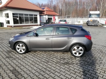 Opel Astra J Hatchback 5d 1.7 CDTI ECOTEC 110KM 2010 Opel Astra J 1.7 ECO TECH 110 PS, zdjęcie 3