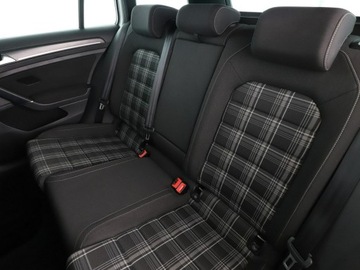 Volkswagen Golf VII GTD Variant Facelifting 2.0 TDI-CR BMT 184KM 2017 Volkswagen Golf GTD 184KM PDC grzane fotele, zdjęcie 12