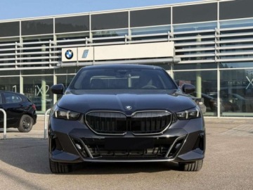 BMW Seria 5 G90-91 Touring 2.0 520d 197KM 2025 BMW Seria 5 520d xDrive Sport Sedan 2.0 (197KM) 2025, zdjęcie 1