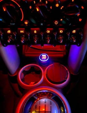 SZYBKA ŁADOWARKA SAMOCHODOWA USB QC 3.0 MIERNIK NAPIĘCIA AKUMULATORA LED