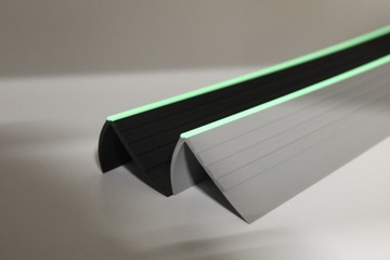 Лестничный профиль противоскользящий РДФЛ 1,5 м, серый