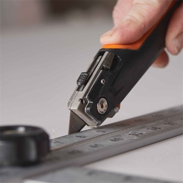СТРОИТЕЛЬНЫЙ НОЖ CARBONMAX 1027226 FISKARS