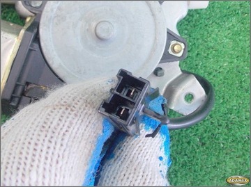 NISSAN MAXIMA QX 98R - ZVEDÁK OKNO PRAVÝ PŘEDNÍ