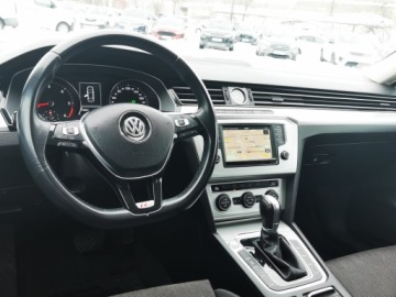 Volkswagen Passat B8 Limousine 1.6 TDI BlueMotion Technology 120KM 2017 VW PASSAT 1.6 TDI Comfortline , Pakiet R-line, Automat, 2x Klucz, Nawigacja, zdjęcie 8
