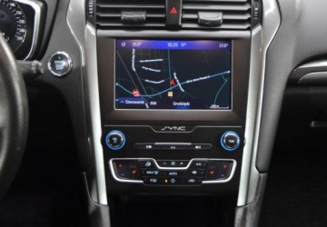 Ford Mondeo V Kombi 2.0 TDCi 150KM 2019 Ford Mondeo Automat _ 2.0 diesel _ Bardzo bogata wersja wyposazenia _ 2.0, zdjęcie 25