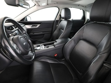 Jaguar XF II Sedan 2.0 i4D 163KM 2015 Jaguar XF 20d Automat Prestige Panorama Tempomat, zdjęcie 12