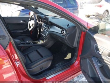 Mercedes CLA C117 2018 Mercedes-Benz CLA 2018 r., 2,0L 4MATIC 2.0 Benzyna 208KM, zdjęcie 8