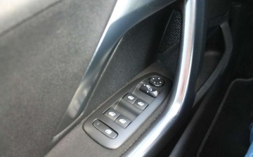 Peugeot 2008 I SUV Facelifting 1.2 PureTech 110KM 2018 Peugeot 2008 1.2 Benzyna 110KM, zdjęcie 15