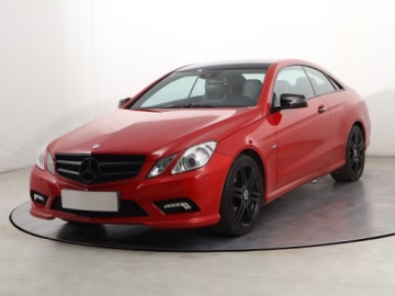 Mercedes Klasa E W212 Coupe 200 CGI BlueEFFICIENCY 184KM 2011 Mercedes E E 200, Salon Polska, Serwis ASO, zdjęcie 1