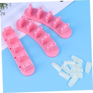 2 коробки, станция для тренировки ногтей, акриловые подставки.