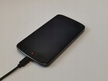 Смартфон LG E960 Nexus 4 (57256352)