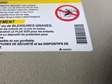 CADILLAC ESCALADE 02-06 R СОЛНЦЕЗАЩИТНЫЙ КОЗЫРЕК