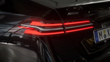 BMW Seria 5 G90-91 Sedan Plug-In 3.0 50e 489KM 2026 BMW 550 xDrive Sedan DEMO, zdjęcie 9