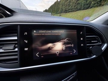 Peugeot 308 II SW Facelifting 1.2 PureTech 130KM 2018 Peugeot 308 1.2 130KM e-THP Stop &amp; Start Allure 2018r, zdjęcie 29