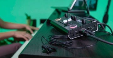 Roland V-02HD MK II — видеомикшер для потокового вещания