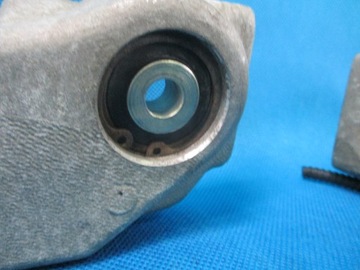 ПОЛКА ПЕРЕДНЯЯ НИЖНЯЯ РЫЧАГ PIAGGIO MP3 400